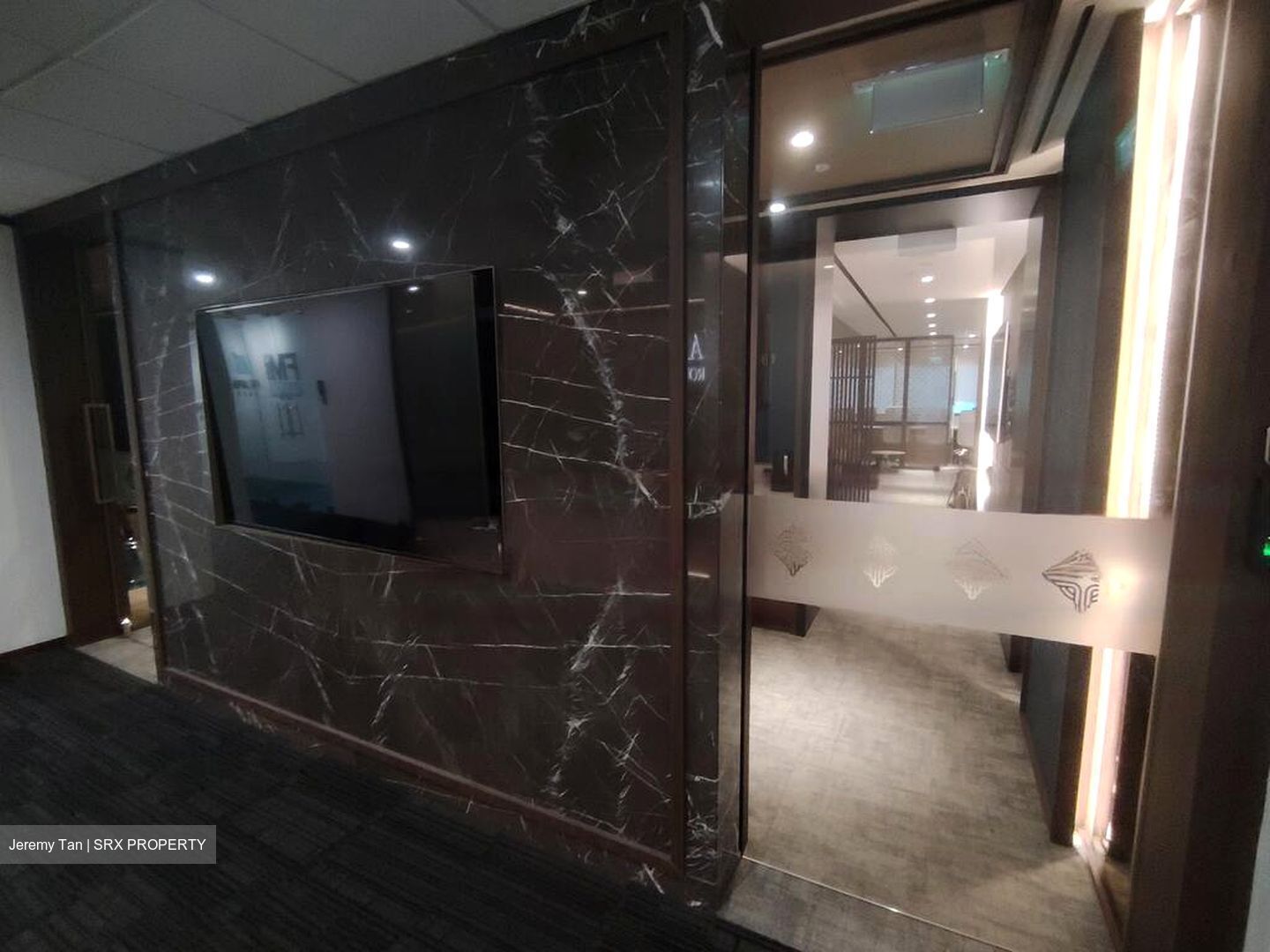 Wisma Atria (D9), Office #500240041